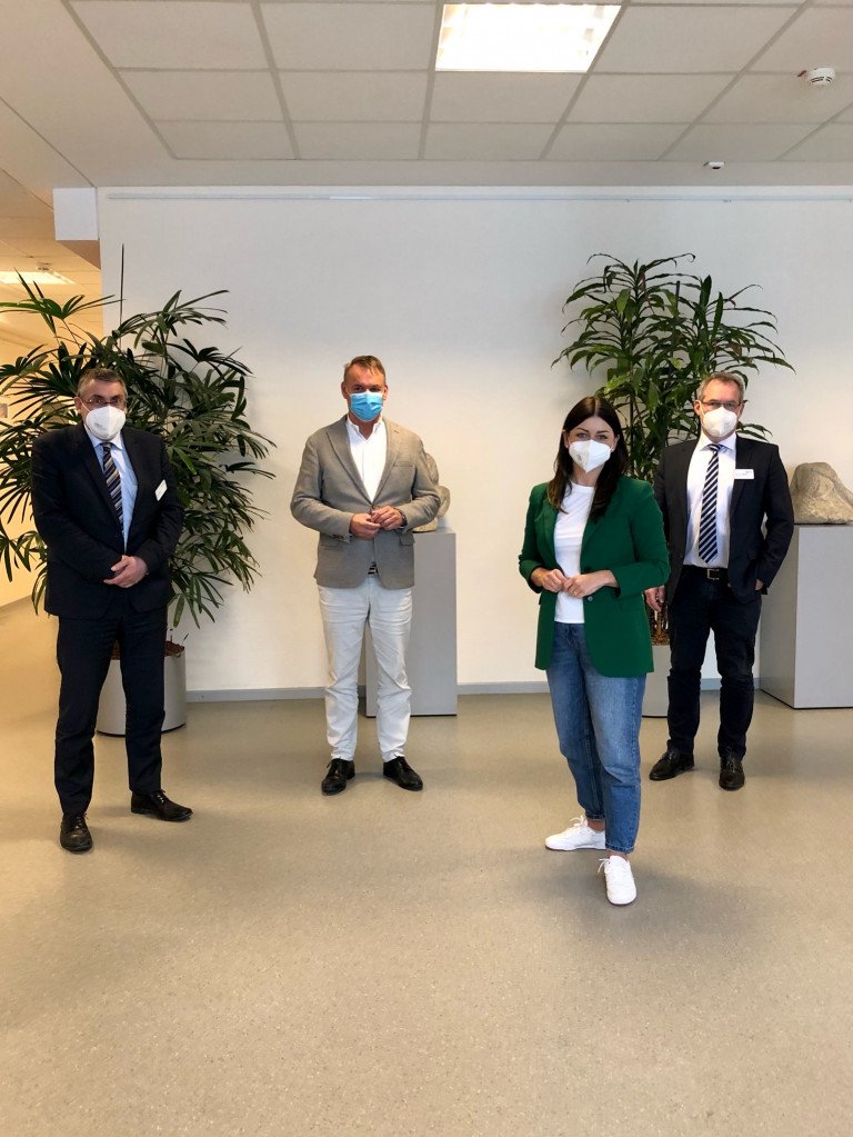 8B1D2AC8-9472-4C25-BFA9-951917279672